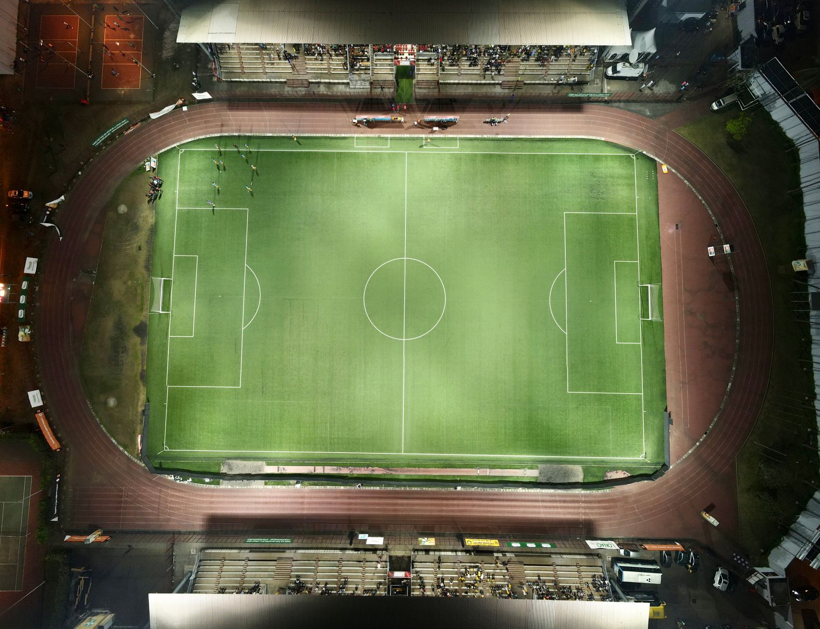 夜间足球场与足球盘口内容